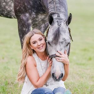 Meet your Posher, Larisa